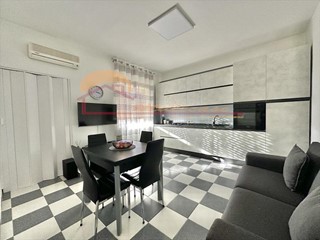 Trilocale in Vendita a Siracusa, zona Panagia, 88'000&euro;, 100 m²