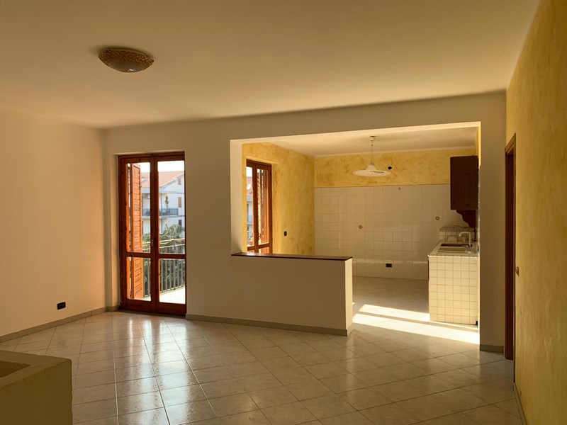 Quadrilocale in Vendita a Aci Catena, zona S. NICOLO, 135'000€, 97 m²