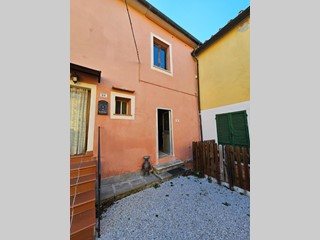 Casa Indipendente in Vendita a Crespina Lorenzana, zona Crespina, 39'000€, 35 m²