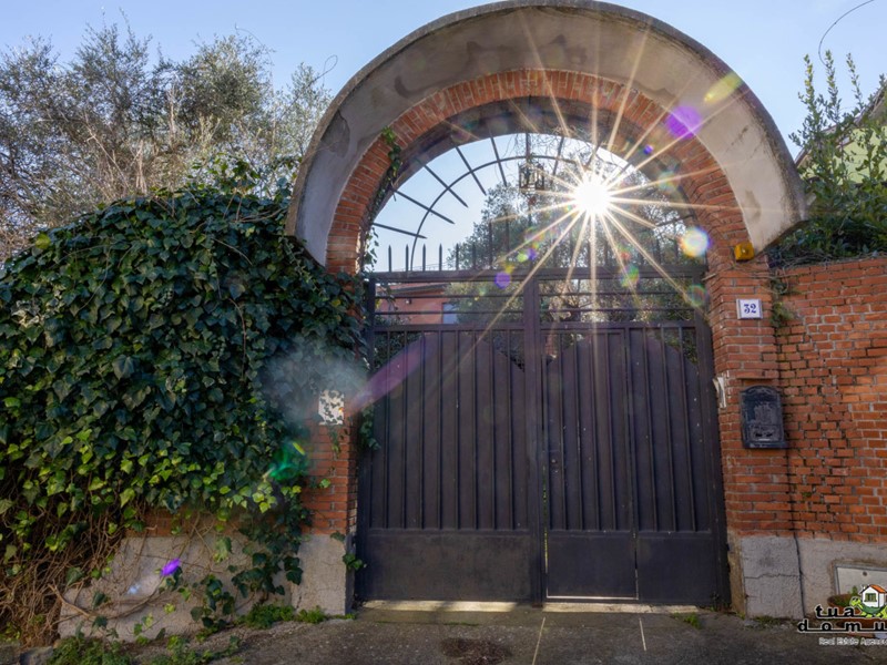 Casa Indipendente in Vendita a Monterosi, 299'000€, 250 m², con Box