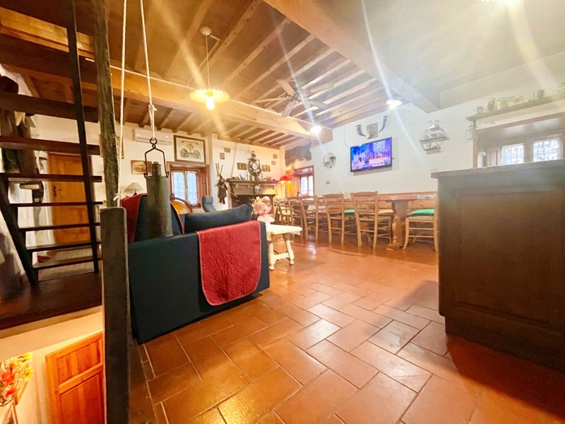 Casa Semi Indipendente in Vendita a Massarosa, zona Miglianello, 285'000€, 160 m², arredato