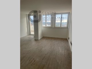 Trilocale in Vendita a Roma, zona TOR CERVARA, 180'000€, 80 m²