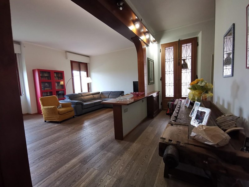 Casa Indipendente in Vendita a Fucecchio, 390'000€, 280 m²