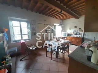 Casale in Vendita a Capannori, zona Gragnano, 250'000€, 140 m²