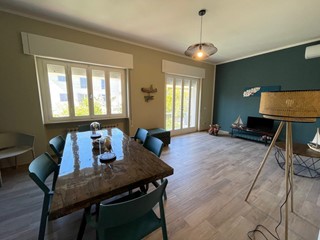 Quadrilocale in Affitto a Camaiore, zona Lido Di Camaiore, 1'400€, 100 m², arredato