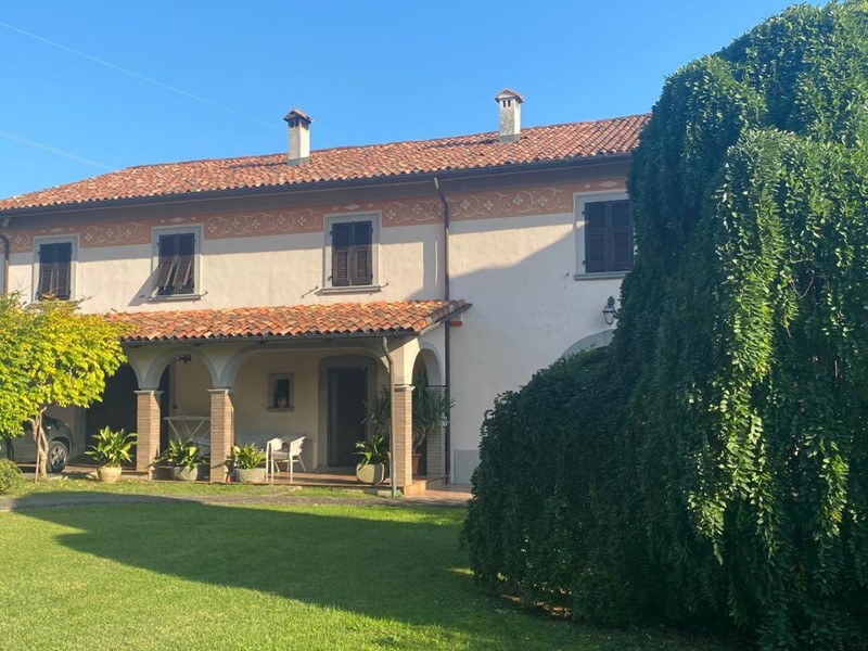 Casa Indipendente in Vendita a Licciana Nardi, 420'000€, 400 m², arredato, con Box
