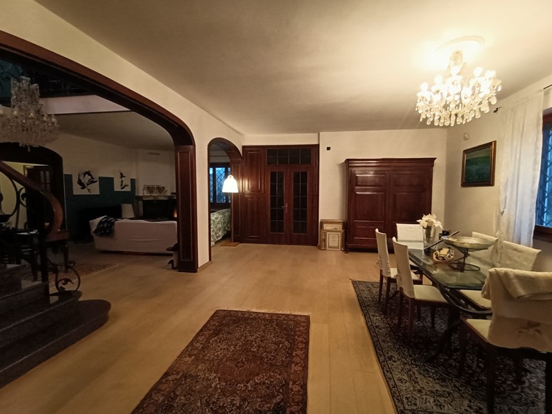Casa Indipendente in Vendita a Castel San Giovanni, 430'000€, 500 m², con Box