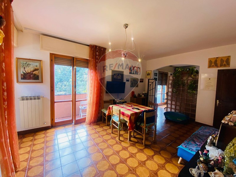 Quadrilocale in Vendita a Recco, zona San Rocco, 245'000€, 100 m²