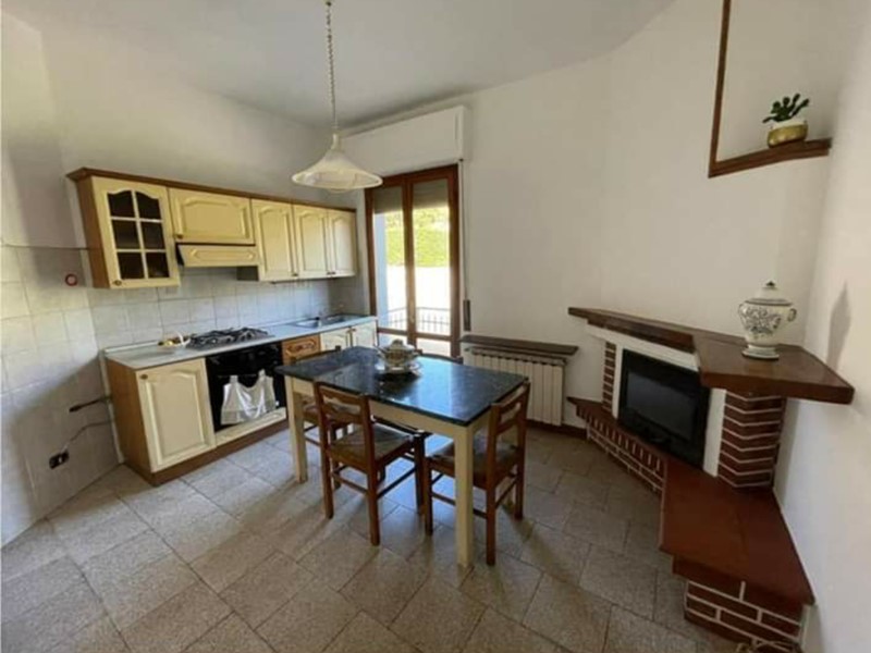 Casa Indipendente in Vendita a Bagni di Lucca, zona Fornoli, 118'000€, 140 m², con Box
