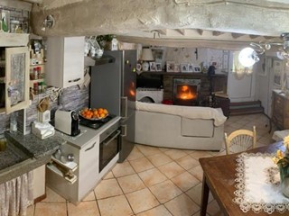 Quadrilocale in Vendita a Capannori, zona Castelvecchio, 99'000€, 80 m²
