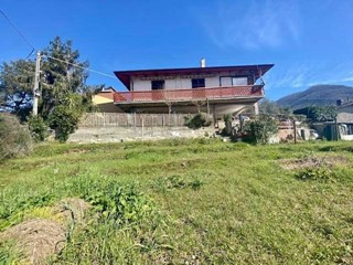 Casa Indipendente in Vendita a Luni, zona Casano, 399'000€, 250 m², arredato, con Box