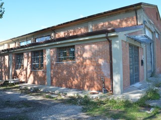 Immobile commerciale in Vendita a San Giuliano Terme, zona San Martino a Ulmiano, 90'000€, 65 m²