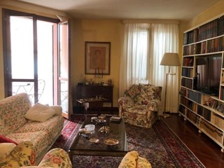 Appartamento in Vendita a Empoli, 330'000€, 130 m², con Box