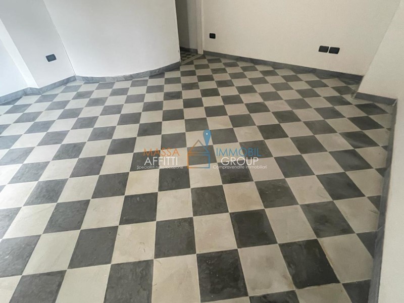 Immobile commerciale in Affitto a Massa, 600€, 28 m²