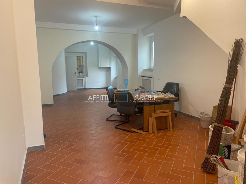 Immobile commerciale in Affitto a Massa, 800€, 65 m²