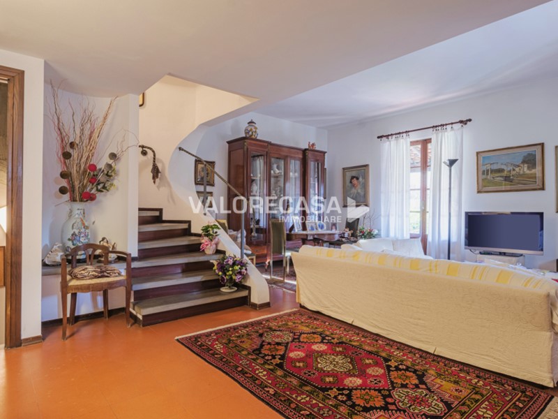 Casa Semi Indipendente in Vendita a Carrara, zona Sant'Antonio, 475'000€, 230 m²
