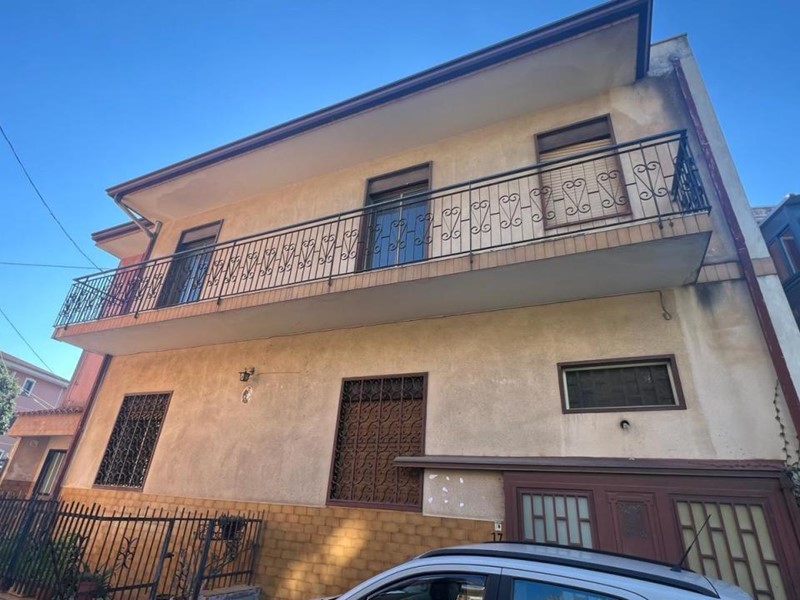 Casa Indipendente in Vendita a Tremestieri Etneo, 195'000€, 300 m²