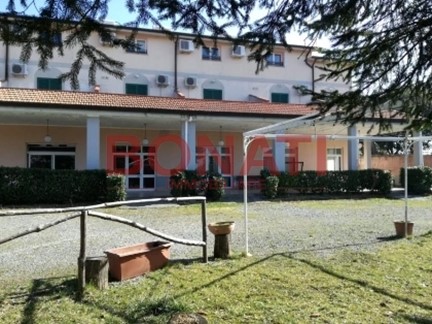 Immobile commerciale in Vendita a Rocchetta di Vara, zona Beverone, 970 m²