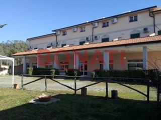 Immobile commerciale in Vendita a Rocchetta di Vara, zona Beverone, 970 m²
