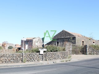 Casale in Vendita a Belpasso, zona Centro, 200'000€, 350 m²