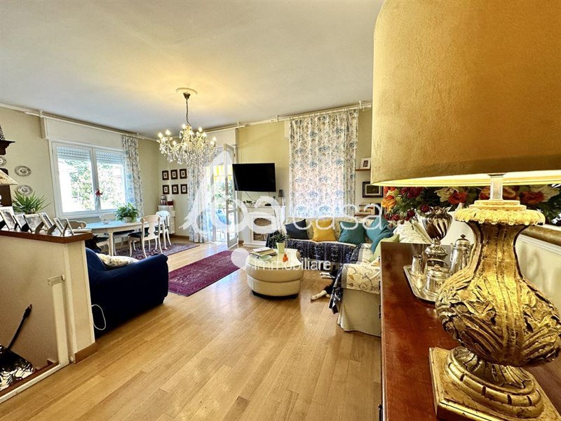 Appartamento in Vendita a Loano, zona Via dei gazzi, 350'000€, 116 m²