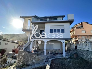Quadrilocale in Vendita a Loano, zona via alpini, 340'000€, 85 m², arredato
