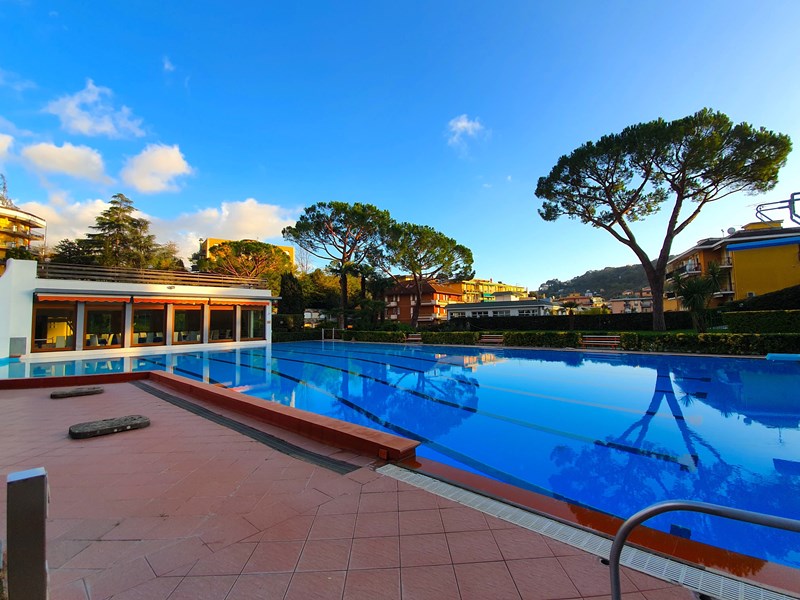 Trilocale in Vendita a Rapallo, zona Via Villa Grande , 230'000€, 60 m², arredato, con Box