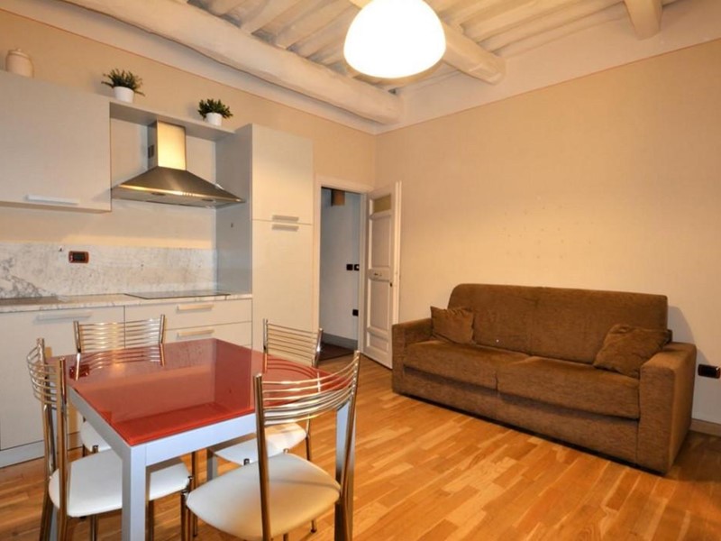 Appartamento in Vendita a Lucca, 600'000&euro;, 200 m², arredato