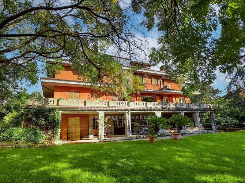 Casa Indipendente in Vendita a Perugia, 650'000€, 400 m²