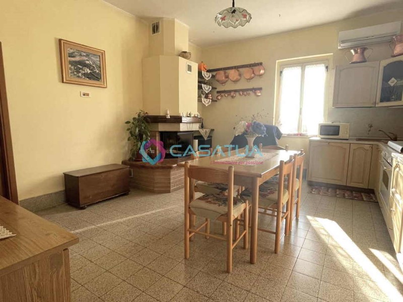 Casa Indipendente in Vendita a Loreto Aprutino, 220'000€, 140 m²