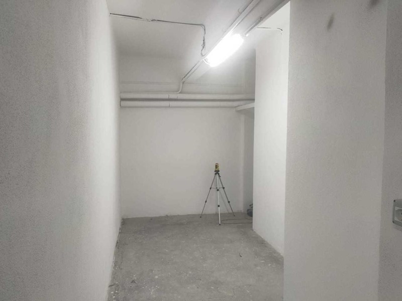 Magazzino in Vendita a Genova, zona San Fruttuoso, 20'000€, 11 m²
