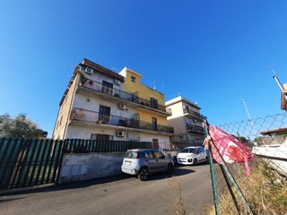 Trilocale in Vendita a Roma, zona Due Leoni, 99'000€, 97 m²