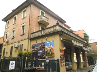 Immobile commerciale in Vendita a Reggio Emilia, zona Viale Piave, 300'000€, 180 m², arredato