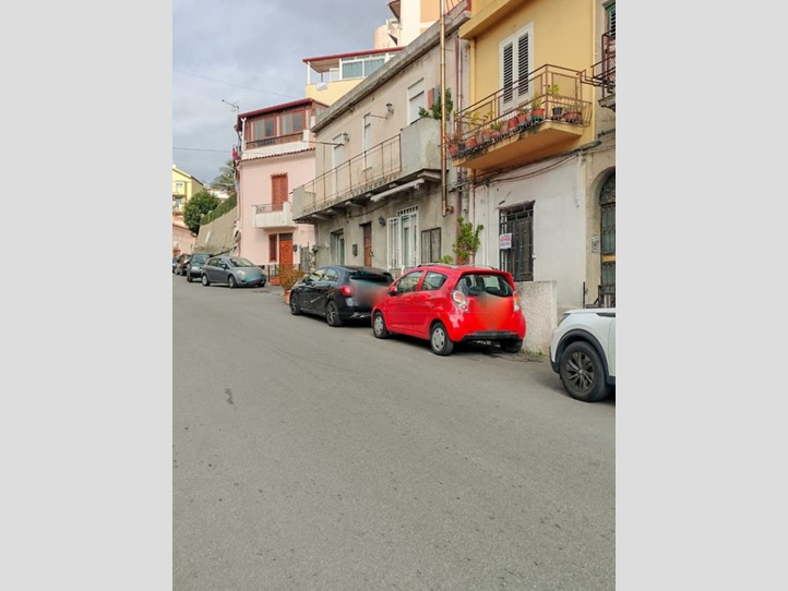 Immobile commerciale in Vendita a Messina, 18'000€, 49 m²