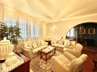 Casa Indipendente in Affitto a Pietrasanta, 3'500€, 220 m², arredato