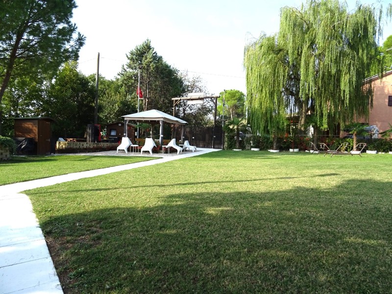 Casa Indipendente in Vendita a Ostra Vetere, 280'000€, 220 m², arredato