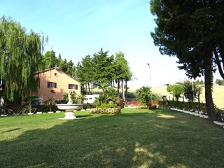 Casa Indipendente in Vendita a Ostra Vetere, 280'000€, 220 m², arredato