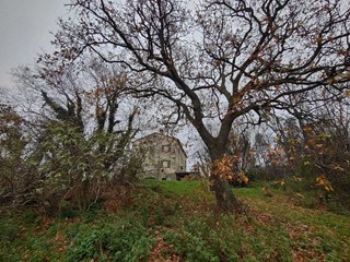 Casa Indipendente in Vendita a Poggio San Marcello, 45'000€, 400 m², con Box