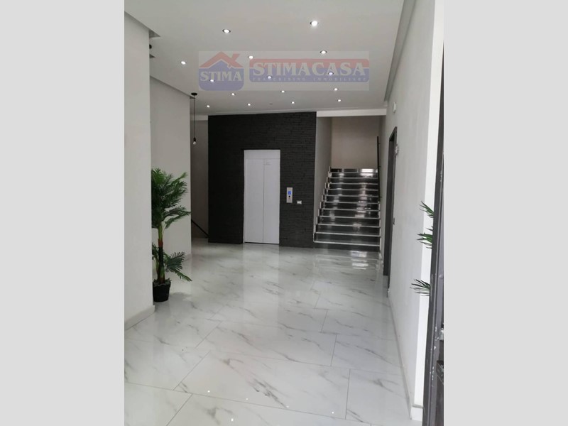 Ufficio in Affitto a Casoria, 2'000€, 220 m²