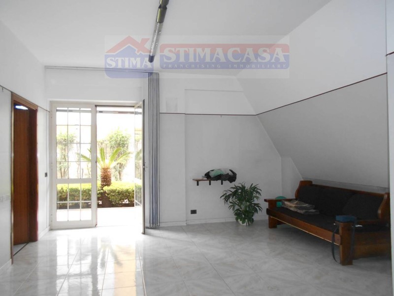 Ufficio in Vendita a Casoria, 95'000€, 90 m²