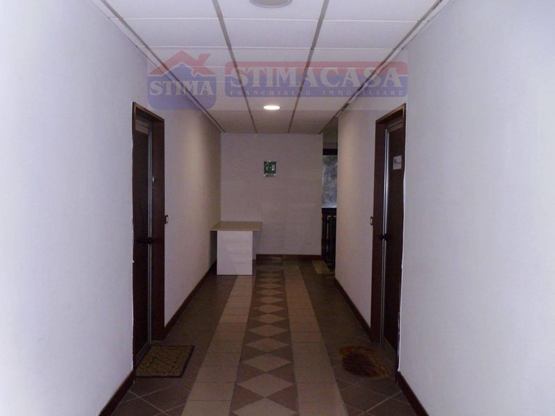 Ufficio in Affitto a Casoria, 600€, 70 m²