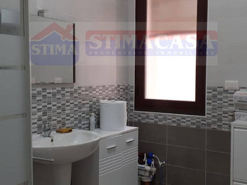 Ufficio in Affitto a Casoria, 600€, 70 m²