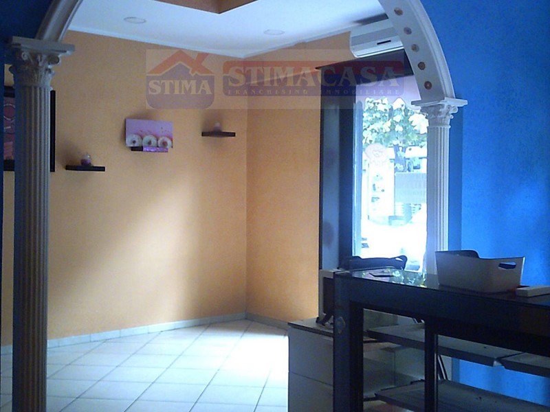 Immobile commerciale in Affitto a Afragola, 900€, 100 m²