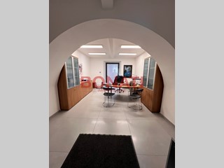 Ufficio in Vendita a La Spezia, zona Periferia Est, 220'000&euro;, 162 m²