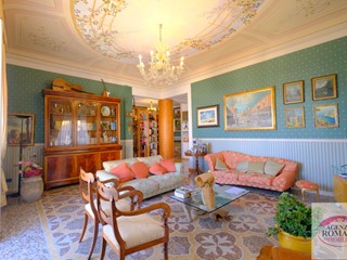 Appartamento in Vendita a Savona, 670'000€, 240 m²