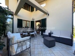 Casa Indipendente in Vendita a Livorno, zona Montenero, 799'000&euro;, 320 m², con Box