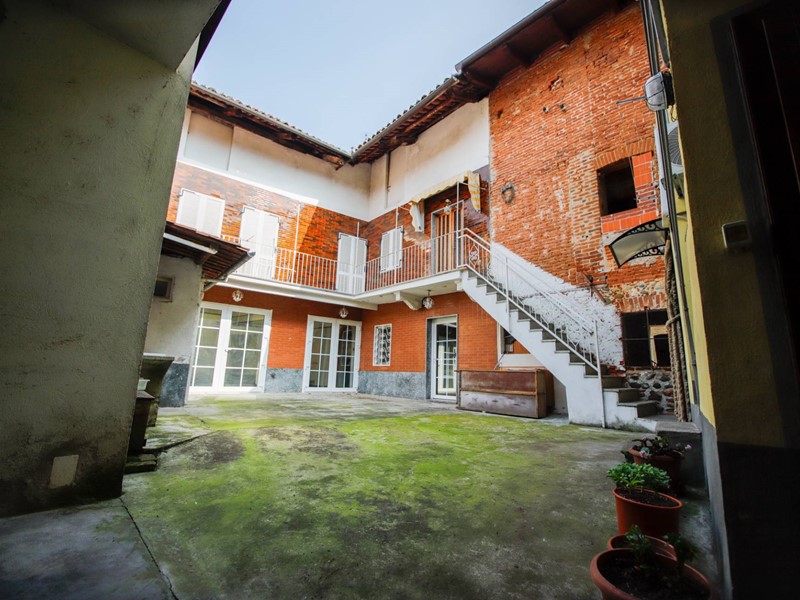 Casa Semi Indipendente in Vendita a San Giorgio Canavese, zona san giorgio canavese, 35'000€, 140 m²