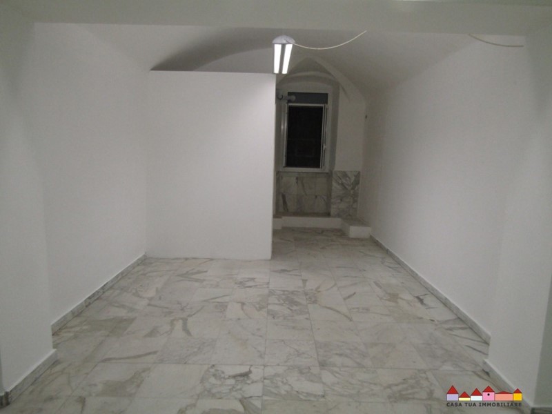 Negozio in Vendita a Carrara, 45'000€, 55 m²