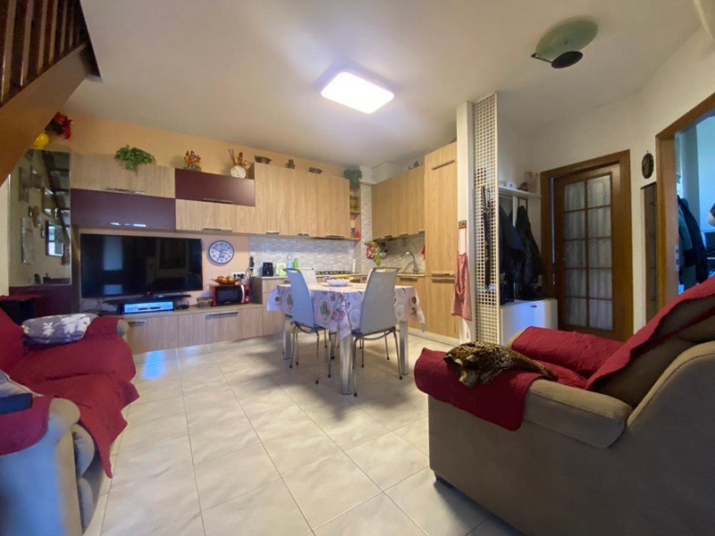 Appartamento in Vendita a Luni, zona Luni Mare, 175'000€, 80 m², arredato