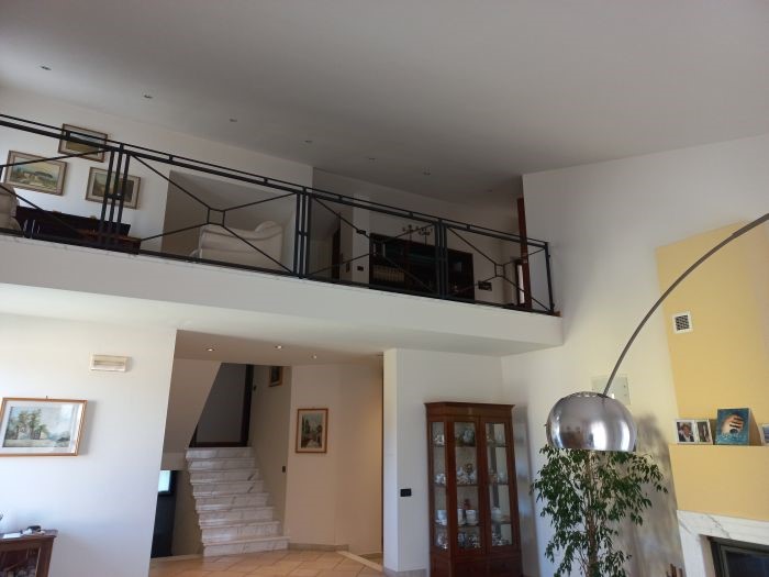 Casa Indipendente in Vendita a Luni, zona Ortonovo, 795'000€, 300 m², con Box